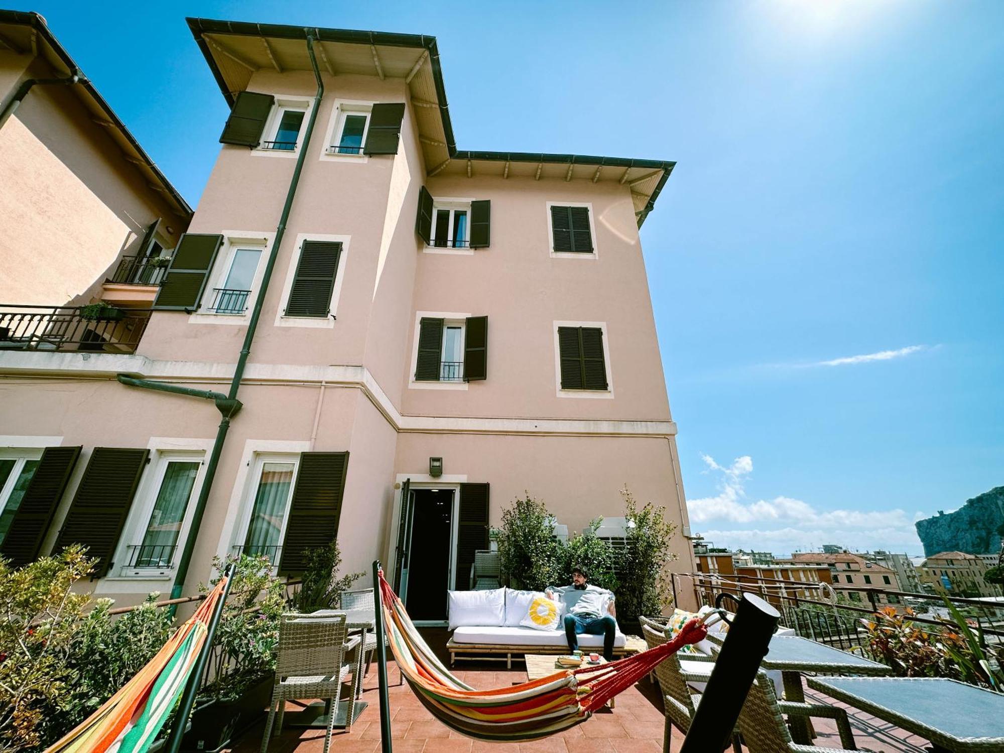 Hotel Bello By Ostello Bello Finale Ligure Eksteriør billede