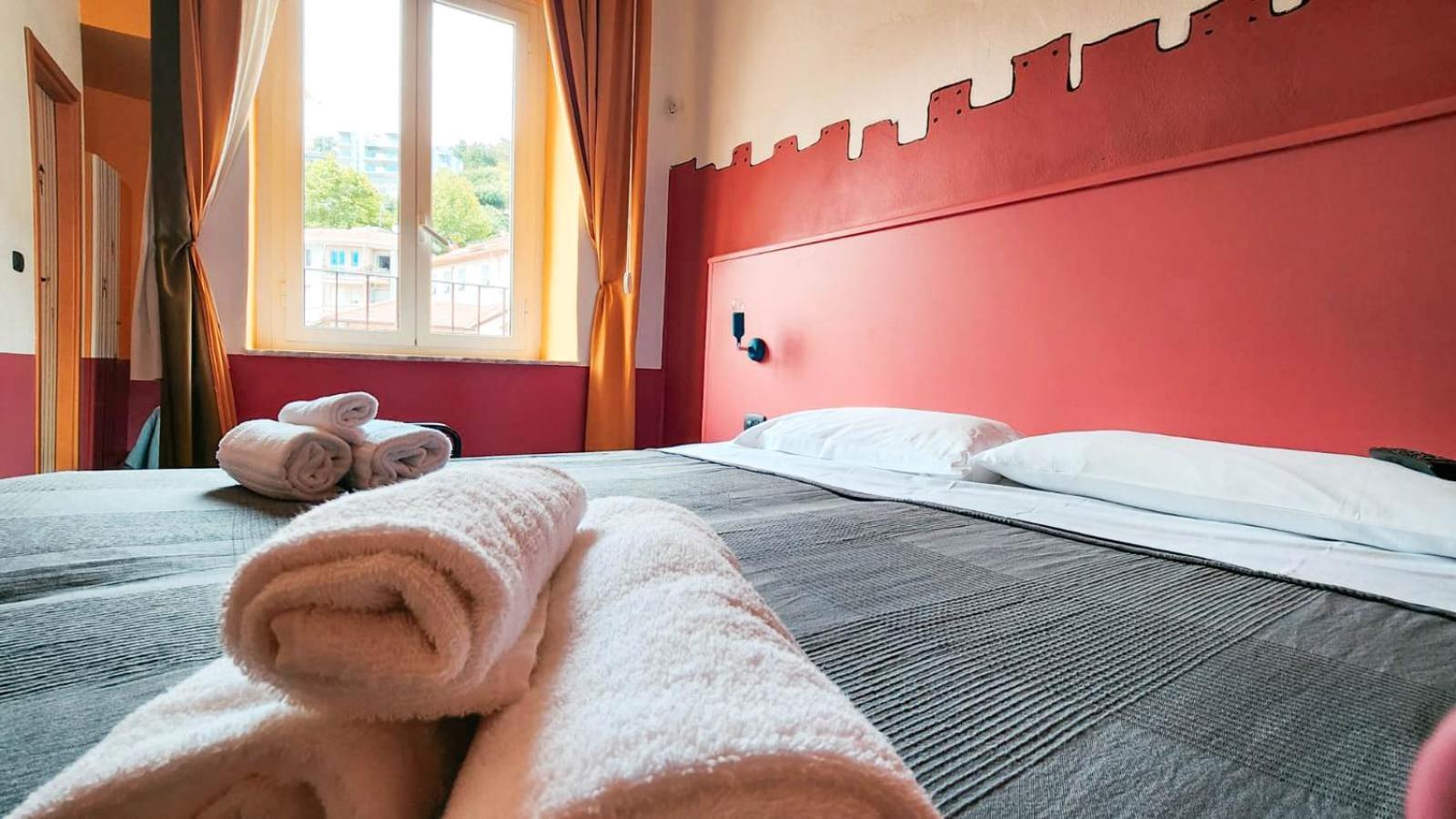 Hotel Bello By Ostello Bello Finale Ligure Eksteriør billede